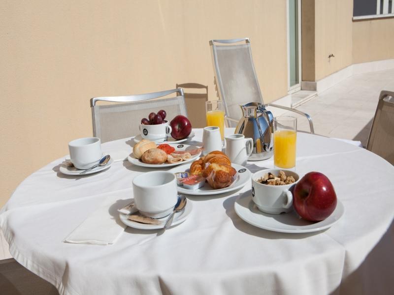 Puerta Del Sol Hotel *